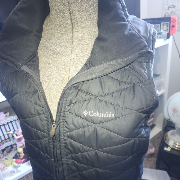 Columbia Jackets & Blazers - Columbia Black Quilted Vest